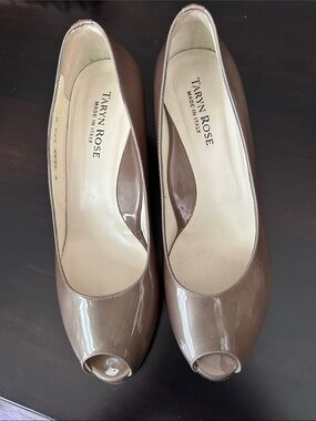 TARYN ROSE Taupe Khaki Patent Leather Open-Toe Italy Wedge Heels Pumps 39.5 10